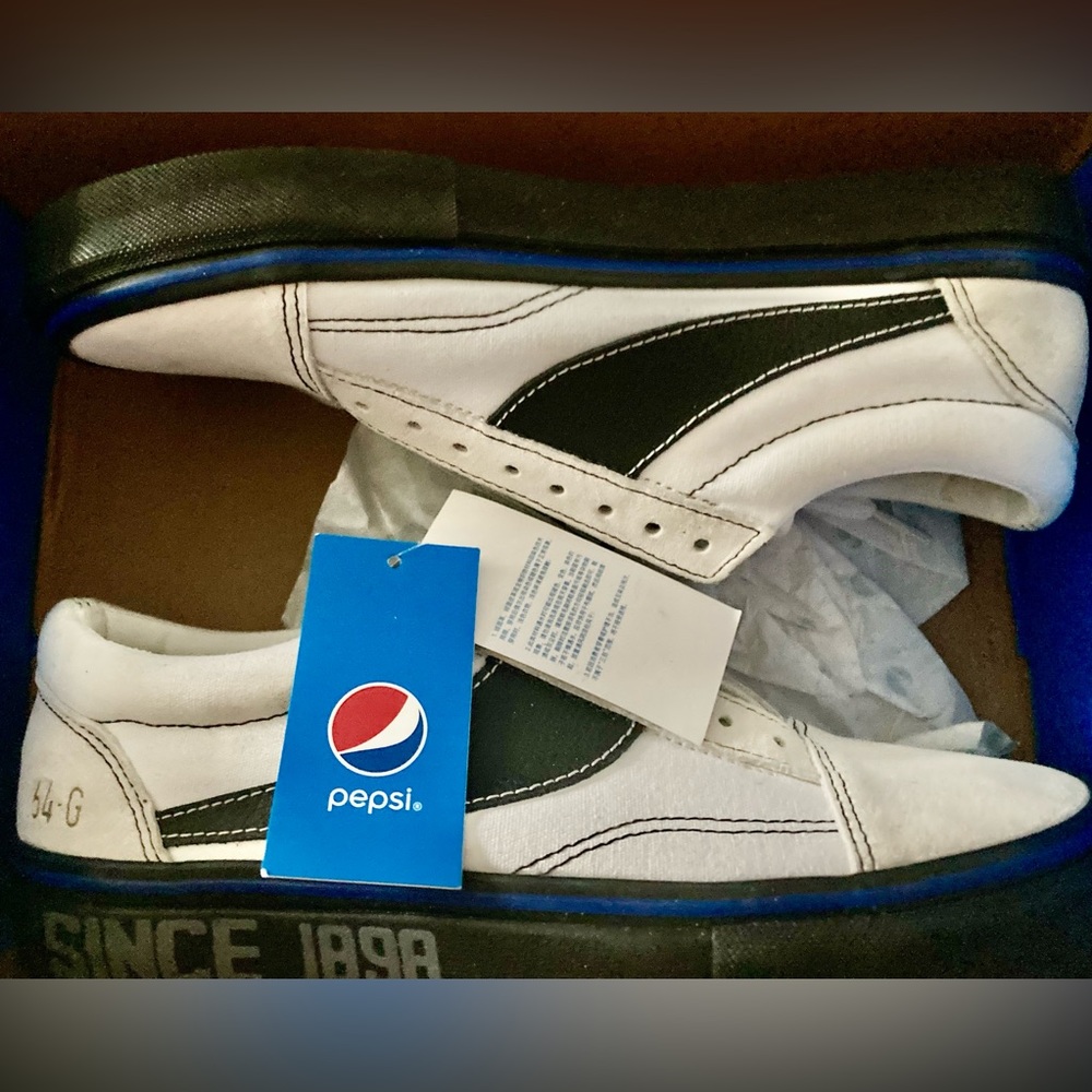 Mens Pepsi branded Light Beige Suede/Canvas sneakers Size 8.5/41 New in Box